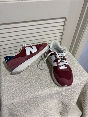 New Balance women’s Burgundy and White Retro Trainer Sneakers